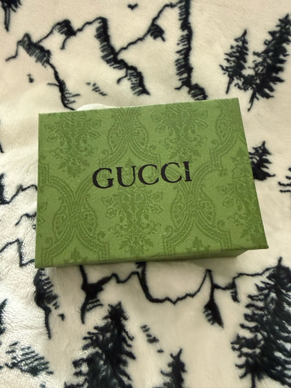 Gucci Green Embossed Logo wallet in box